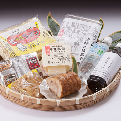 ギフトセット（八海蕎麦、バターもちなどの詰め合わせ）